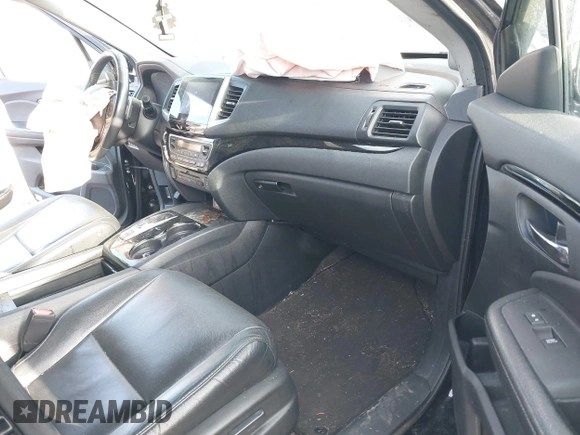 2017 Honda Pilot Touring with VIN 5FNYF6H9XHB062171, listed as a IAAI auction lot 41927969 with 210,633 mi miles. Bid and sale history available at carsss.com. Image 5.