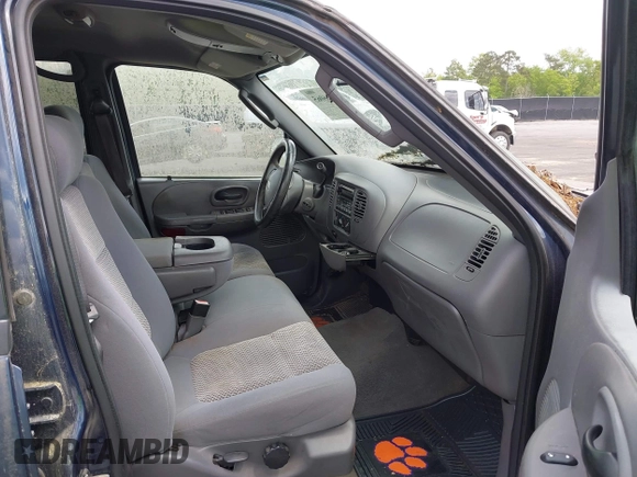 2003 Ford F-150 XLT with VIN 1FTRW076X3KC61967, listed as a IAAI auction lot 42016065 with 206,256 mi miles. Bid and sale history available at carsss.com. Image 5.