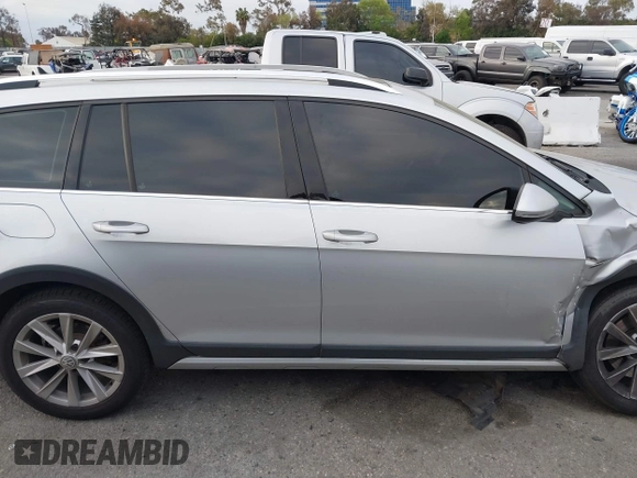 2017 Volkswagen Golf S z VIN 3VWH17AU6HM513429, wystawiony jako IAAI lot #41871392 z przebiegiem 63 787 mil mil oraz . Historia ofert i sprzedaży dostępna na DreamBid. Obrazek 13.
