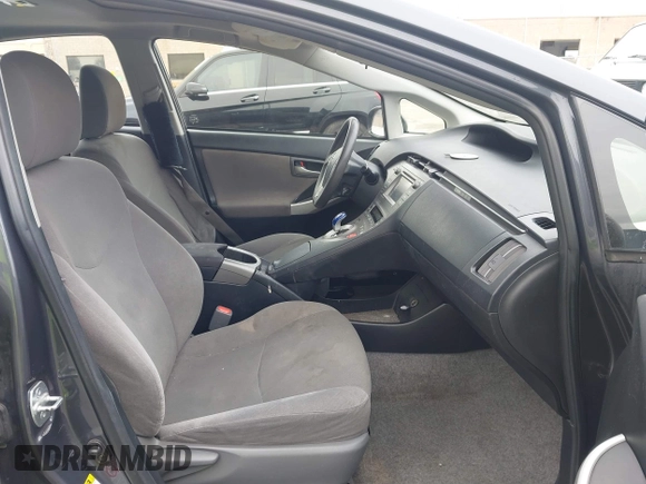2014 Toyota Prius Four with VIN JTDKN3DUXE1776341, listed as a IAAI auction lot 41740542 with 199,746 mi miles. Bid and sale history available at carsss.com. Image 5.