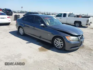 2006 BMW 3 Series 325i with VIN WBAVB13506KX51462, listed as a IAAI auction lot 41811523 with 1 mi miles. Bid and sale history available at carsss.com. Image 1.