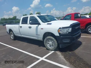 2022 Ram 2500 Tradesman z VIN 3C6UR4HJ5NG389157, wystawiony jako IAAI lot #42596760 z przebiegiem 79 914 mil mil oraz . Historia ofert i sprzedaży dostępna na DreamBid. Obrazek 1.