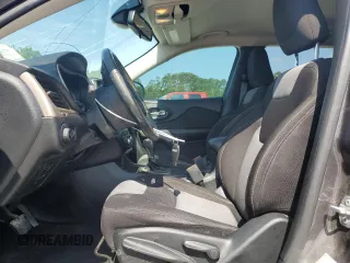 2018 Jeep Cherokee Latitude Tech Connect z VIN 1C4PJLCB8JD544024, wystawiony jako Copart lot #56214525 z przebiegiem 84 302 mil mil oraz Szkoda całkowita • Salvage title. Historia ofert i sprzedaży dostępna na DreamBid. Obrazek 7.