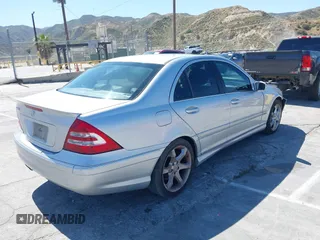 2007 Mercedes-Benz C 230 Sport z VIN WDBRF52H57F903725, wystawiony jako IAAI lot #42310316 z przebiegiem 165 539 mil mil oraz . Historia ofert i sprzedaży dostępna na DreamBid. Obrazek 4.