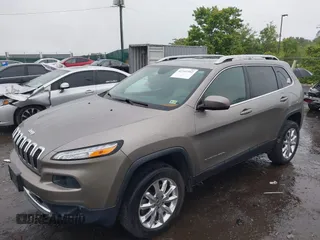 2017 Jeep Cherokee High Altitude z VIN 1C4PJMDS2HW614796, wystawiony jako IAAI lot #42341592 z przebiegiem 97 301 mil mil oraz . Historia ofert i sprzedaży dostępna na DreamBid. Obrazek 18.