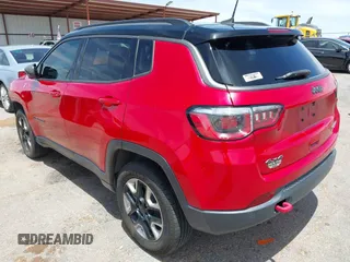2018 Jeep Compass Trailhawk z VIN 3C4NJDDB3JT230514, wystawiony jako IAAI lot #42270703 z przebiegiem 86 696 mil mil oraz . Historia ofert i sprzedaży dostępna na DreamBid. Obrazek 3.