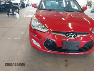 2012 Hyundai Veloster w/Gray Int z VIN KMHTC6AD3CU023998, wystawiony jako IAAI lot #42186875 z przebiegiem 170 771 mil mil oraz . Historia ofert i sprzedaży dostępna na DreamBid. Obrazek 6.