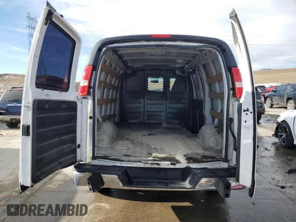 2020 GMC Savana Cargo z VIN 1GTW7AFGXL1264289, wystawiony jako Copart lot #46355335 z przebiegiem 112 214 mil mil oraz Szkoda całkowita • Salvage title. Historia ofert i sprzedaży dostępna na DreamBid. Obrazek 6.