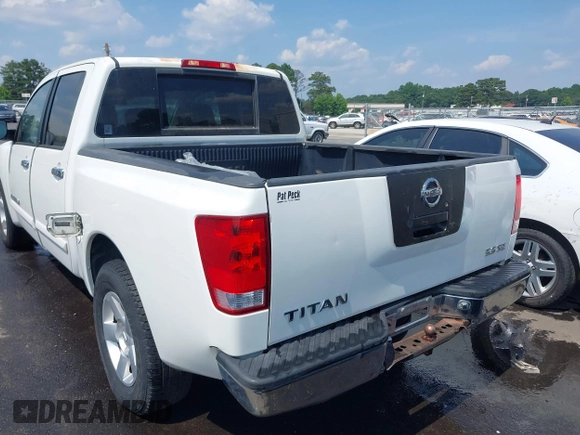 2005 Nissan Titan SE z VIN 1N6BA07A35N554676, wystawiony jako IAAI lot #42593107 z przebiegiem 200 541 mil mil oraz . Historia ofert i sprzedaży dostępna na DreamBid. Obrazek 3.