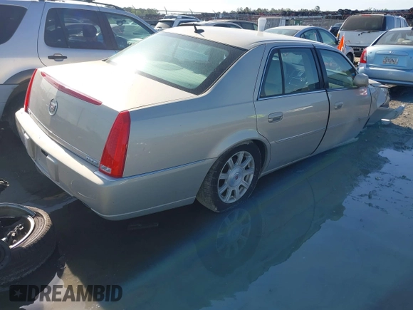 2008 Cadillac DTS 1SC z VIN 1G6KD57Y38U198313, wystawiony jako IAAI lot #42012714 z przebiegiem Nie podano mil oraz . Historia ofert i sprzedaży dostępna na DreamBid. Obrazek 4.