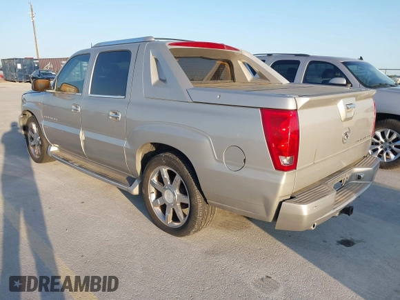 2004 Cadillac Escalade EXT z VIN 3GYEK62NX4G291260, wystawiony jako IAAI lot #41995991 z przebiegiem Nie podano mil oraz . Historia ofert i sprzedaży dostępna na DreamBid. Obrazek 3.