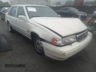 1997 Volvo 960 z VIN YV1KS9607V1104348, wystawiony jako IAAI lot #32999531 z przebiegiem 161 285 mil mil oraz . Historia ofert i sprzedaży dostępna na DreamBid. Obrazek 1.