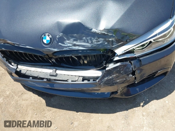 2017 BMW 5 Series 540i z VIN WBAJE5C33HG916941, wystawiony jako IAAI lot #42504534 z przebiegiem 115 127 mil mil oraz . Historia ofert i sprzedaży dostępna na DreamBid. Obrazek 6.