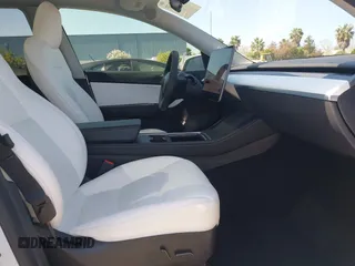 2021 Tesla Model Y Long Range with VIN 5YJYGDEEXMF280480, listed as a IAAI auction lot 41993633 with 69,579 mi miles. Bid and sale history available at carsss.com. Image 5.