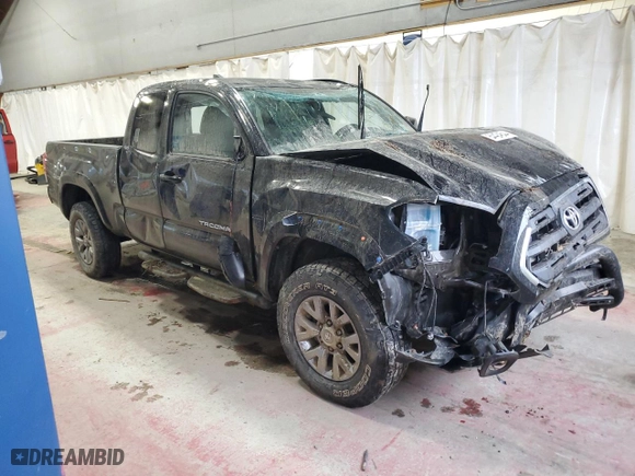 2016 Toyota Tacoma SR with VIN 5TFSX5ENXGX041808, listed as a Copart auction lot 84424644 with 67,467 mi miles and Salvage Title. Bid and sale history available at carsss.com. Image 4.