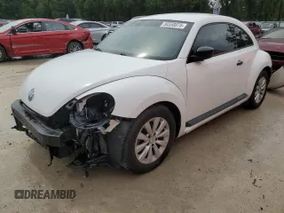 2018 Volkswagen Beetle S z VIN 3VWFD7AT9JM717234, wystawiony jako Copart lot #58558975 z przebiegiem 131 800 mil mil oraz Szkoda całkowita • Salvage title. Historia ofert i sprzedaży dostępna na DreamBid. Obrazek 1.