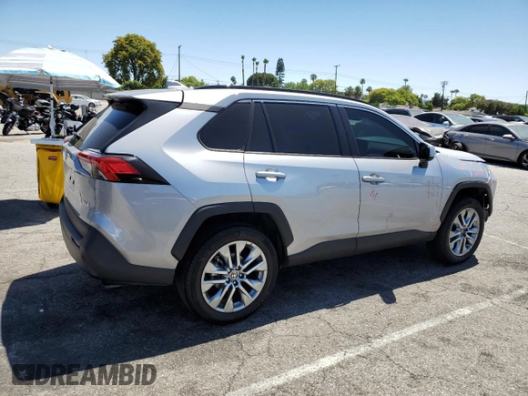 2024 Toyota RAV4 XLE Premium z VIN 2T3C1RFV8RC263882, wystawiony jako Copart lot #63328475 z przebiegiem 11 788 mil mil oraz Szkoda całkowita • Salvage title. Historia ofert i sprzedaży dostępna na DreamBid. Obrazek 3.