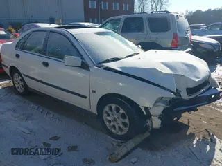 2002 Volvo S40 with VIN YV1VS29522F846635, listed as a IAAI auction lot 41345318 with 86,622 mi miles. Bid and sale history available at carsss.com. Image 1.