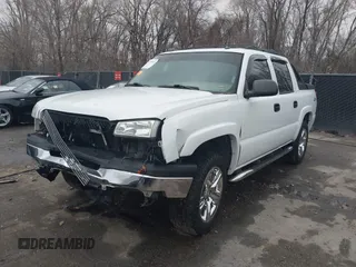 2005 Chevrolet Avalanche Z71 with VIN 3GNEK12Z65G200232, listed as a IAAI auction lot 41128043 with 173,874 mi miles. Bid and sale history available at carsss.com. Image 2.