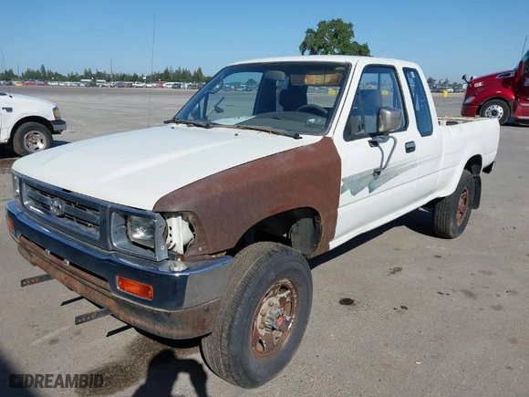 1992 Toyota 4WD Pickups DLX with VIN JT4VN13D3N5072252, listed as a IAAI auction lot 41928277 with 317,204 mi miles. Bid and sale history available at carsss.com. Image 2.