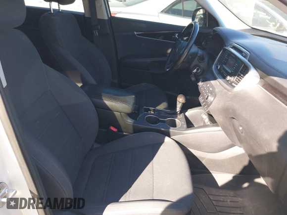 2016 Kia Sorento LX with VIN 5XYPG4A39GG062754, listed as a IAAI auction lot 41689839 with 180,165 mi miles. Bid and sale history available at carsss.com. Image 5.
