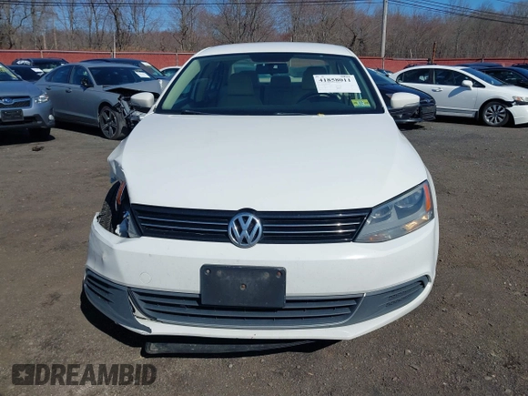 2013 Volkswagen Jetta Sedan SE with VIN 3VWDP7AJXDM373902, listed as a IAAI auction lot 41858011 with 153,974 mi miles. Bid and sale history available at carsss.com. Image 12.