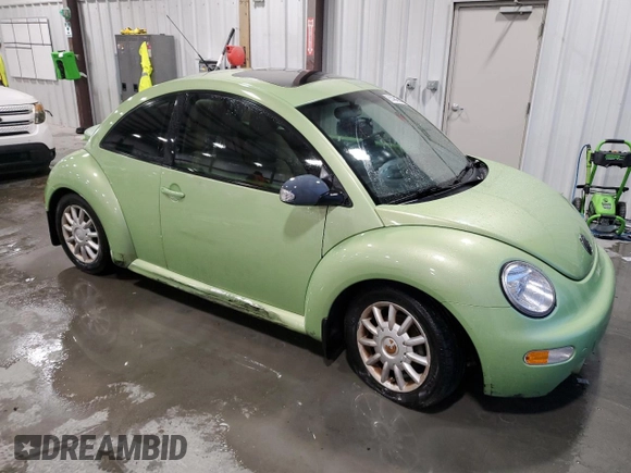 2005 Volkswagen New Beetle Coupe GLS with VIN 3VWCR31C85M406736, listed as a Copart auction lot 81484354 with 215,530 mi miles and Salvage Title. Bid and sale history available at carsss.com. Image 4.