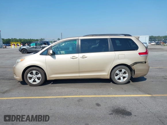 2012 Toyota Sienna LE AAS с VIN 5TDKK3DC0CS239963, выставлен на аукционе IAAI как лот 42550710 с пробегом 192 712 миль миль и . История ставок и продаж доступна на DreamBid. Изображение 14.