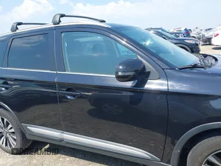 2019 Mitsubishi Outlander SE with VIN JA4AD3A33KZ005401, listed as a IAAI auction lot 42270895 with 58,080 mi miles and . Bid and sale history available at DreamBid. Image 13.