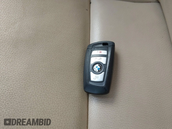 2013 BMW 5 Series 528i xDrive z VIN WBAXH5C50DDW16210, wystawiony jako IAAI lot #42369339 z przebiegiem 125 917 mil mil oraz . Historia ofert i sprzedaży dostępna na DreamBid. Obrazek 11.