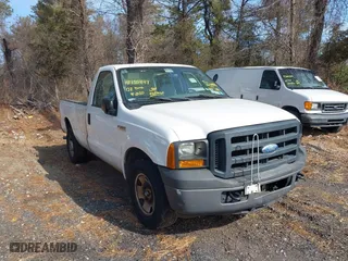 2007 Ford Super Duty F-350 SRW XL with VIN 1FTSF30577EB47854, listed as a IAAI auction lot 41735497 with 169,085 mi miles. Bid and sale history available at carsss.com. Image 1.