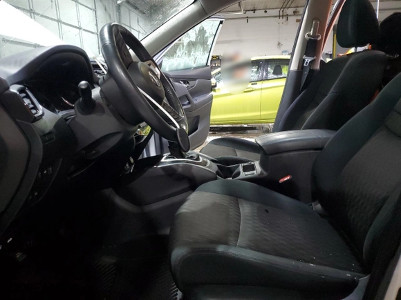 2017 Nissan Rogue SV with VIN 5N1AT2MT5HC752584, listed as a Copart auction lot 46877455 with 39,815 mi miles and Salvage Title. Bid and sale history available at carsss.com. Image 7.