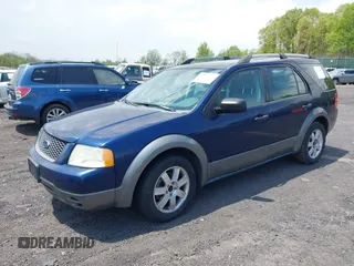 2005 Ford Freestyle SE z VIN 1FMDK01115GA64903, wystawiony jako IAAI lot #42232736 z przebiegiem 112 472 mil mil oraz . Historia ofert i sprzedaży dostępna na DreamBid. Obrazek 2.