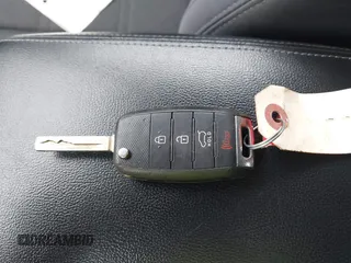 2018 Kia Sorento LX z VIN 5XYPG4A34JG378652, wystawiony jako IAAI lot #41802804 z przebiegiem 178 369 mil mil oraz . Historia ofert i sprzedaży dostępna na DreamBid. Obrazek 11.