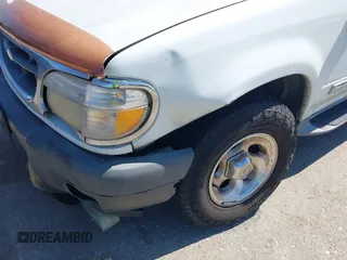 2000 Ford Explorer XLT z VIN 1FMZU63E7YZA06774, wystawiony jako IAAI lot #42240135 z przebiegiem 329 219 mil mil oraz . Historia ofert i sprzedaży dostępna na DreamBid. Obrazek 6.