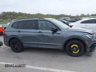 2023 Volkswagen Tiguan SE R-Line Black с VIN 3VVCB7AX5PM039767, выставлен на аукционе IAAI как лот 42014072 с пробегом 18 424 миль миль и . История ставок и продаж доступна на DreamBid. Изображение 14.