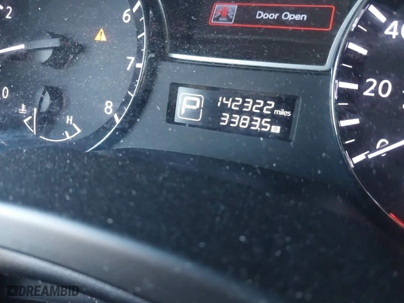 2014 Nissan Pathfinder Platinum with VIN 5N1AR2MM9EC676855, listed as a IAAI auction lot 41450200 with 142,322 mi miles. Bid and sale history available at carsss.com. Image 15.