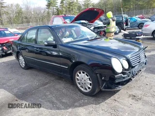 2000 Mercedes-Benz E-Class with VIN WDBJF82J2YX037818, listed as a IAAI auction lot 41910044 with 163,240 mi miles. Bid and sale history available at carsss.com. Image 1.
