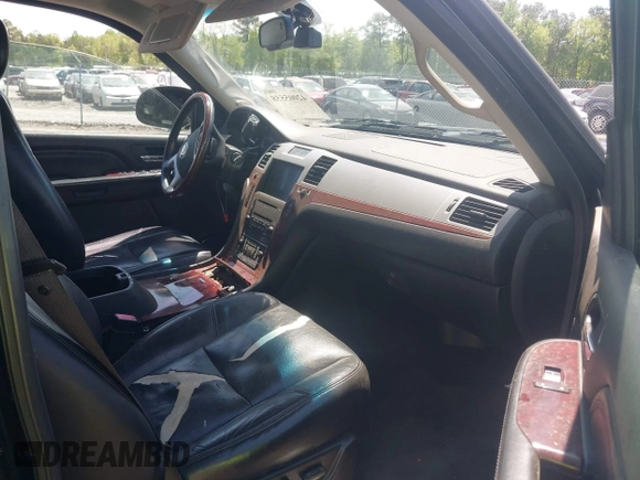 2008 Cadillac Escalade z VIN 1GYEC63818R112129, wystawiony jako IAAI lot #42005558 z przebiegiem 162 875 mil mil oraz . Historia ofert i sprzedaży dostępna na DreamBid. Obrazek 5.