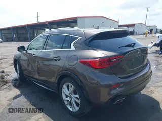 2019 Infiniti QX30 Luxe z VIN SJKCH5CP5KA012022, wystawiony jako IAAI lot #42088799 z przebiegiem 107 381 mil mil oraz . Historia ofert i sprzedaży dostępna na DreamBid. Obrazek 3.