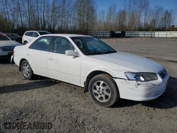 2000 Toyota Camry CE with VIN JT2BG22K0Y0470743, listed as a Copart auction lot 51980385 with 300,464 mi miles and Salvage Title. Bid and sale history available at carsss.com. Image 4.