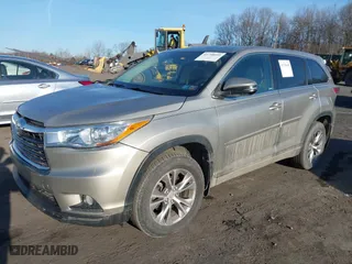 2015 Toyota Highlander LE with VIN 5TDBKRFH7FS200755, listed as a IAAI auction lot 41758609 with 139,267 mi miles. Bid and sale history available at carsss.com. Image 17.
