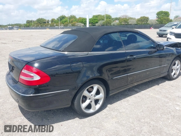 2005 Mercedes-Benz CLK 320 z VIN WDBTK65J85F149075, wystawiony jako IAAI lot #42171486 z przebiegiem 97 231 mil mil oraz . Historia ofert i sprzedaży dostępna na DreamBid. Obrazek 4.