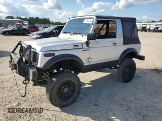 1987 Suzuki Samurai z VIN JS3JC51C3H4186141, wystawiony jako Copart lot #72551804 z przebiegiem 525 030 mil mil oraz Szkody całkowita. Historia ofert i sprzedaży dostępna na DreamBid. Obrazek 1.