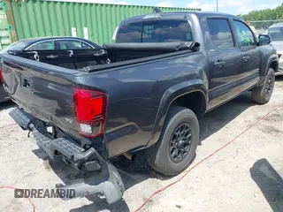 2021 Toyota Tacoma SR z VIN 3TMCZ5AN2MM392590, wystawiony jako IAAI lot #42178072 z przebiegiem 42 542 mil mil oraz . Historia ofert i sprzedaży dostępna na DreamBid. Obrazek 4.