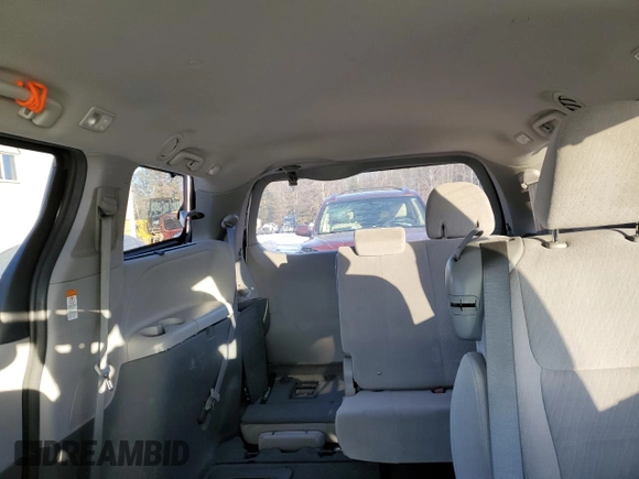 2020 Toyota Sienna LE Auto Access Seat with VIN 5TDKZ3DC1LS077076, listed as a Copart auction lot 86516374 with 226,269 mi miles and Salvage title. Bid and sale history available at DreamBid. Image 10.