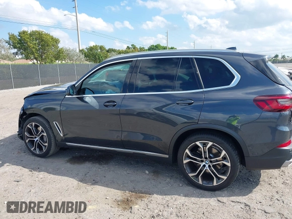 2021 BMW X5 sDrive40i with VIN 5UXCR4C01M9G07906, listed as a IAAI auction lot 41847036 with 16,307 mi miles. Bid and sale history available at carsss.com. Image 15.
