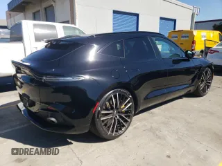 2022 Aston Martin DBX z VIN SD7VUJAW1NTV05151, wystawiony jako Copart lot #70043184 z przebiegiem 14 345 mil mil oraz Szkody całkowita. Historia ofert i sprzedaży dostępna na DreamBid. Obrazek 3.