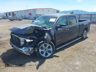 2022 Ram 1500 Big Horn z VIN 1C6SRFMT8NN481607, wystawiony jako IAAI lot #42359931 z przebiegiem 35 893 mil mil oraz . Historia ofert i sprzedaży dostępna na DreamBid. Obrazek 17.
