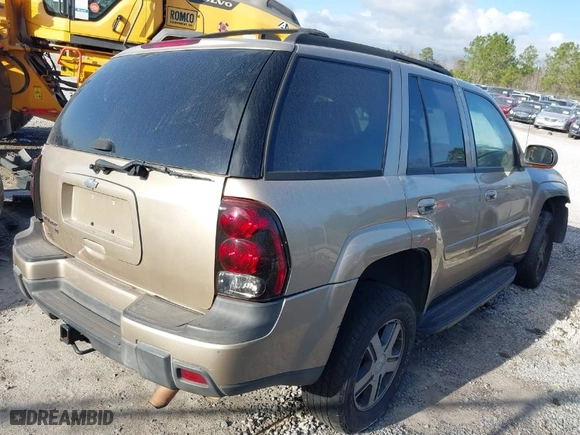 2005 Chevrolet TrailBlazer LS with VIN 1GNDS13S852370517, listed as a IAAI auction lot 41532145 with 464,559 mi miles. Bid and sale history available at carsss.com. Image 4.